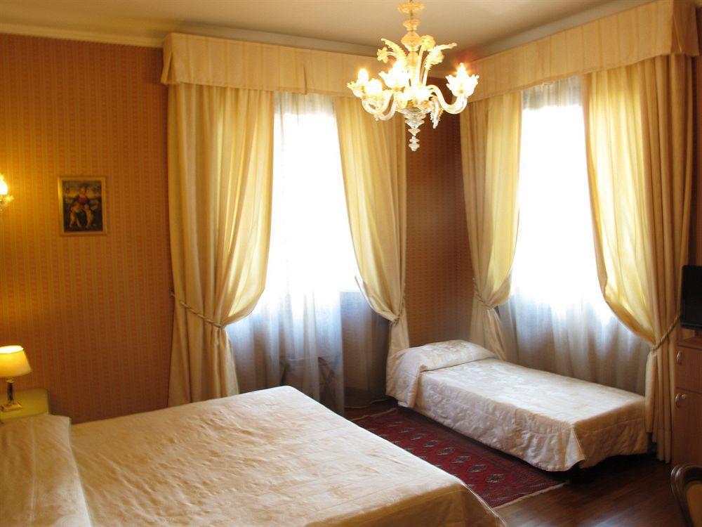 C-Hotels De Rose Palace Firenze Bagian luar foto