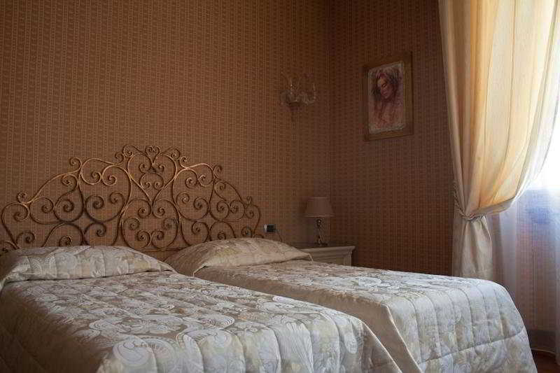 C-Hotels De Rose Palace Firenze Bagian luar foto