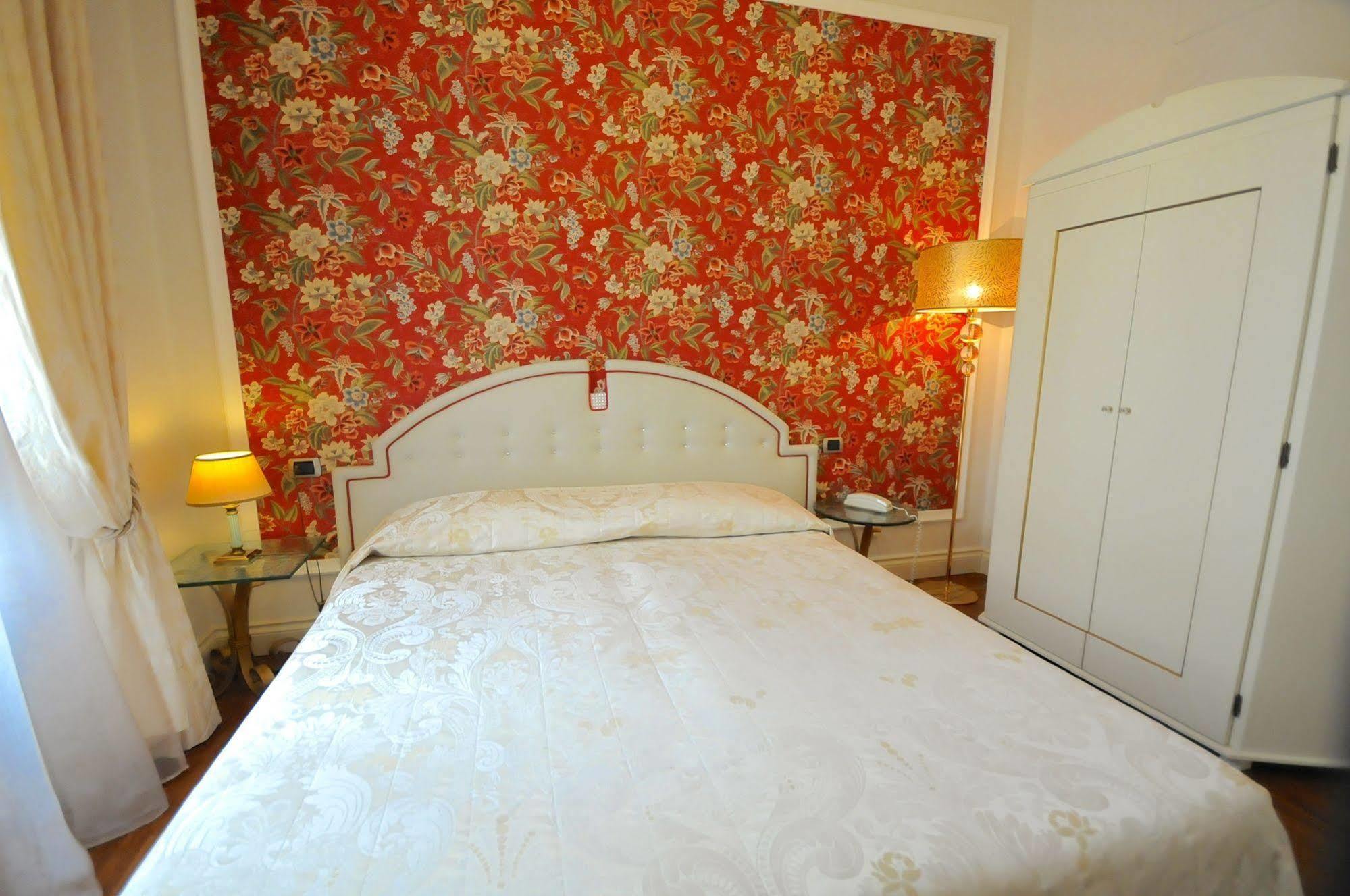 C-Hotels De Rose Palace Firenze Bagian luar foto