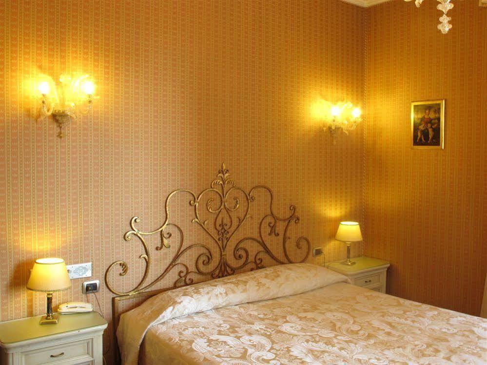 C-Hotels De Rose Palace Firenze Bagian luar foto