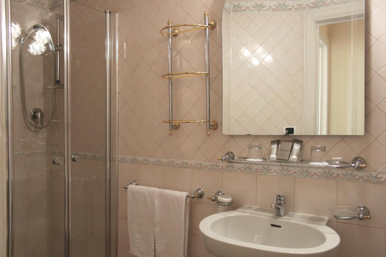 C-Hotels De Rose Palace Firenze Bagian luar foto