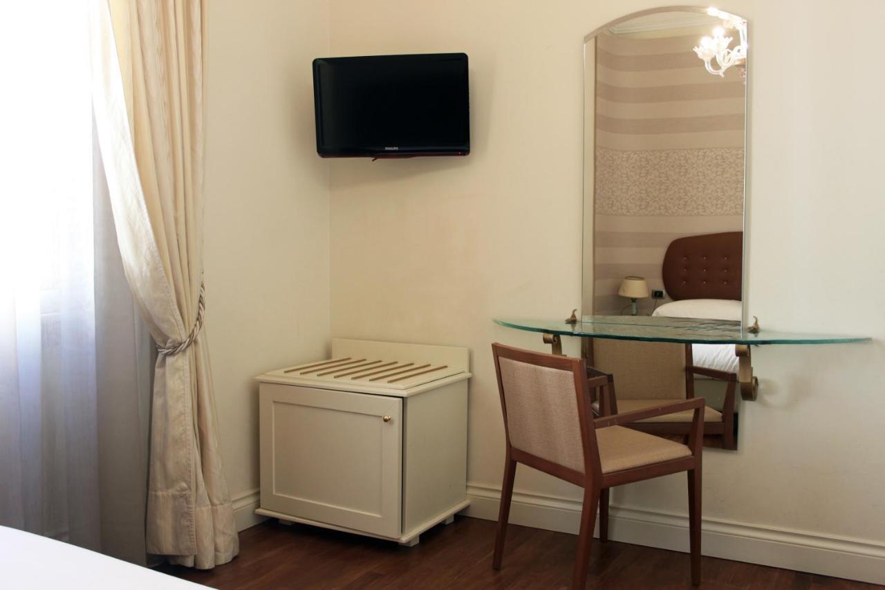 C-Hotels De Rose Palace Firenze Bagian luar foto