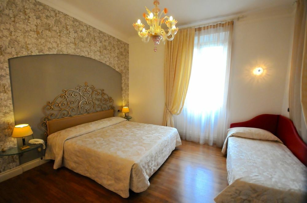 C-Hotels De Rose Palace Firenze Bagian luar foto